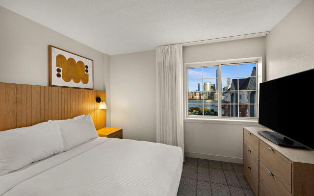 1 Bedroom Accessible room with NYC view