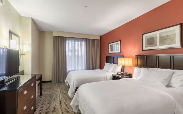 2 Rooms Hearing Accessible Quadruple Suite