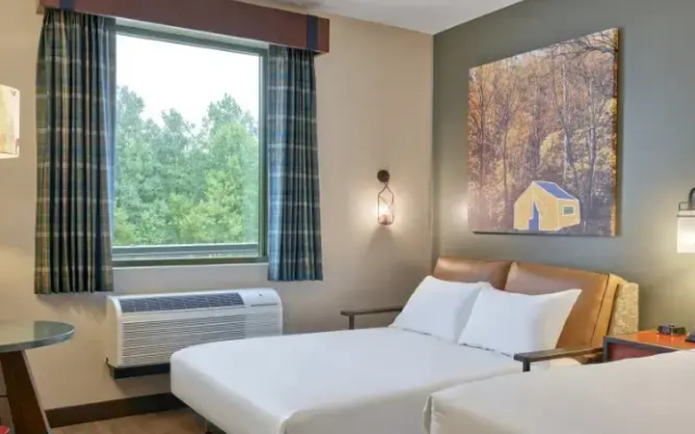 Deluxe Wolf Den Suite