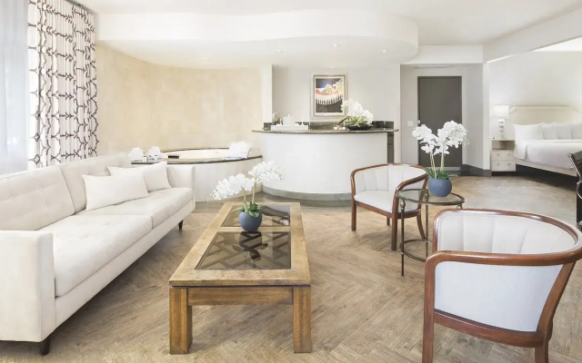 Silver Screen Double Suite