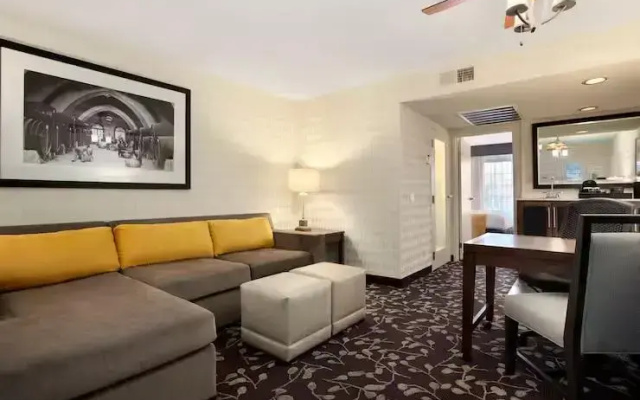 2 Bedrooms Atrium View Twin Suite