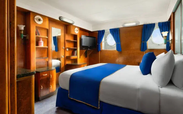 Deluxe Portside Double Stateroom