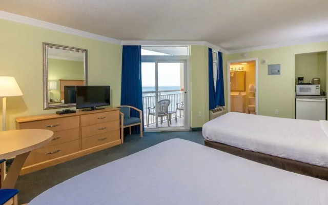 Quadruple room with partial ocean view