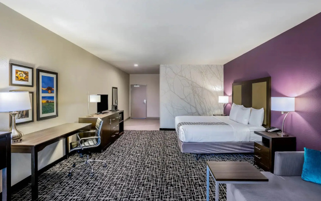 Deluxe Accessible with Bathtub Double room