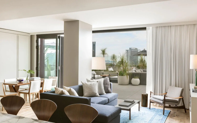 Lola Suite