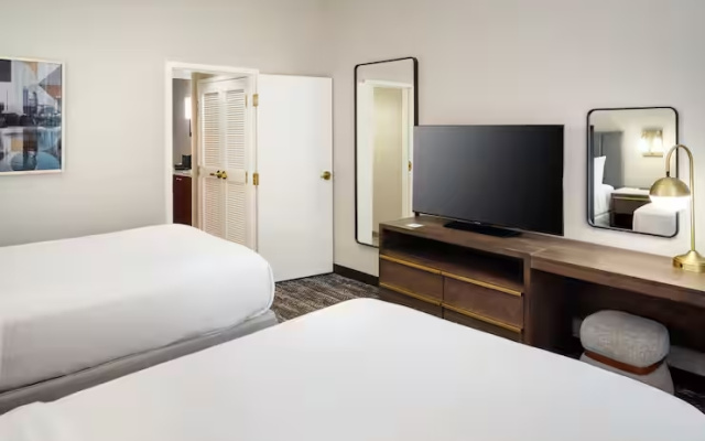 Two-room Palm Wing Suite