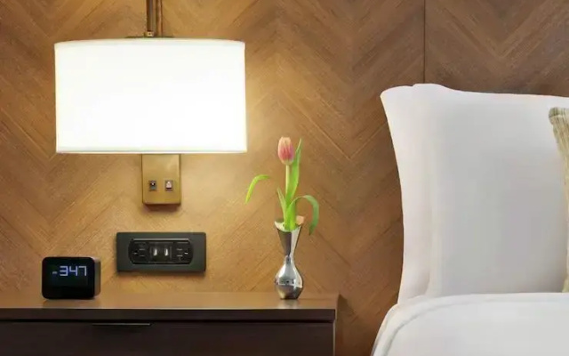 Corner Quadruple Guest room