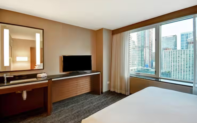 1 Bedroom Accessible Suite