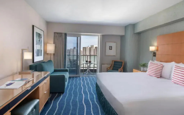 Waikiki Tower Double room with partial ocean view