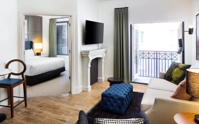Deluxe Andaz Suite