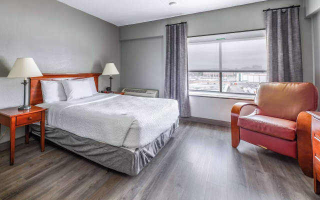 Double room with partial view