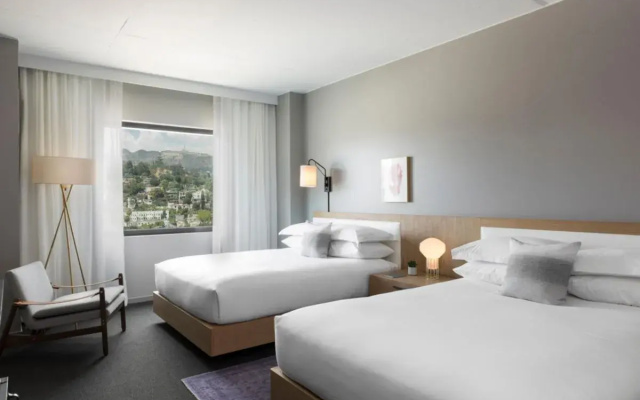 Hollywood Sign View Twin room