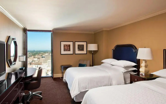 Quadruple Club Guest room