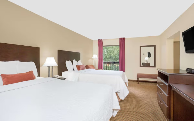Non-Smoking Twin Suite