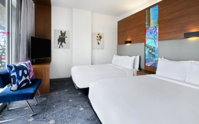 Splash Twin room poolside