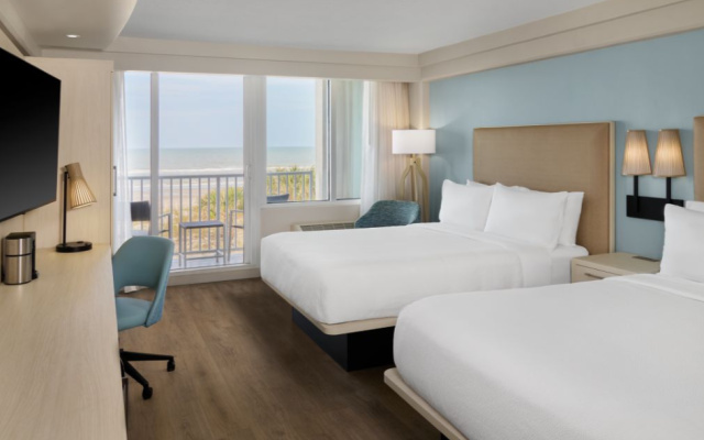 Twin room with balcony and oceanfront