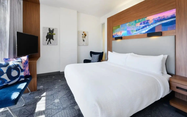 Splash room poolside