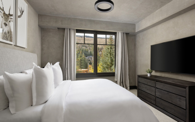 4 Bedrooms Born Free Residence