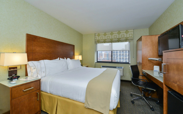 Standard room with city view