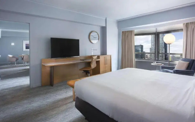 1 Bedroom Presidential Hearing Accessible Double Suite