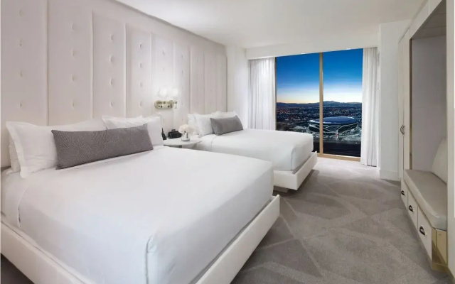 W Escape Stadium View Stay Well Twin Suite