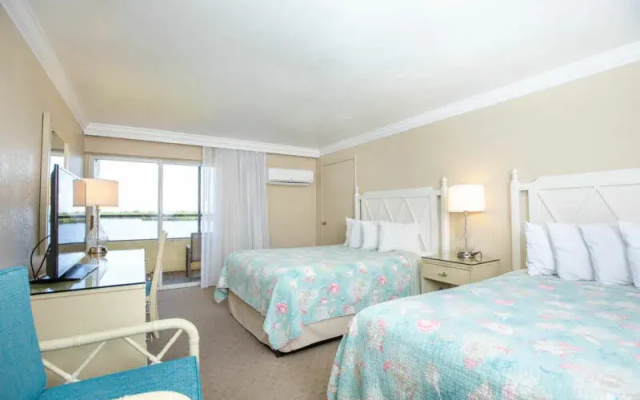Guest Room with bay view