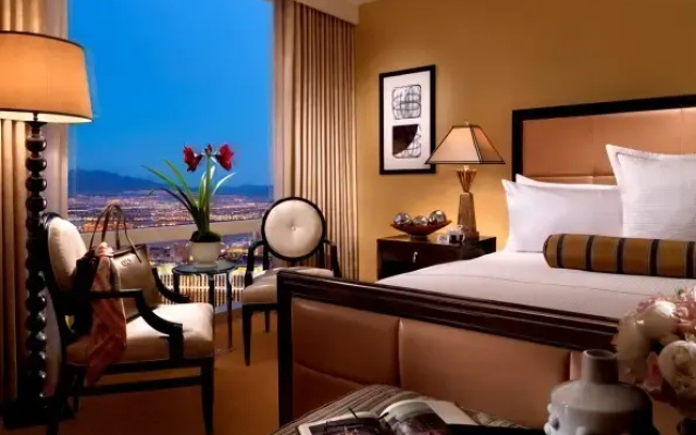 1 Bedroom with Strip view Double Suite