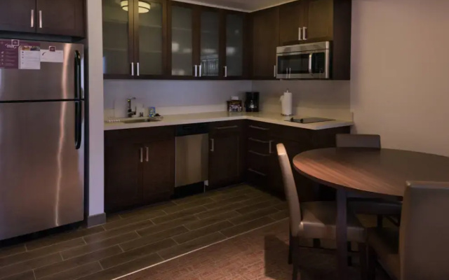 2 Bedrooms Hearing Accessible Quadruple Suite