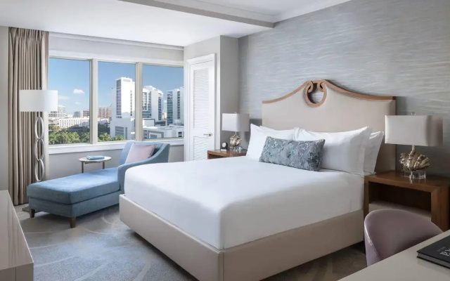 1 Bedroom Double Suite with balcony and with bay view