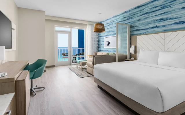 Room with balcony and with gulf view