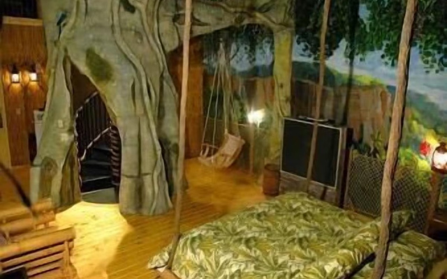 Treehouse Suite