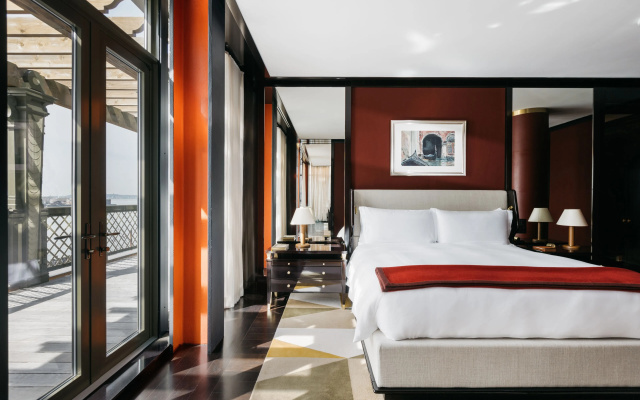 2 Bedrooms Roebling Presidential Terrace Suite
