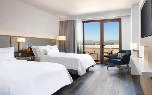 2 Bedrooms Presidential Suite with balcony and with park view