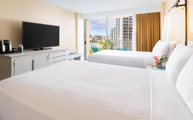 Quadruple room with city view