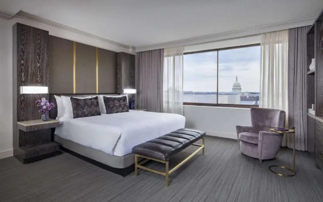 Deluxe Capitol View Double room