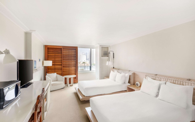 Premier Quadruple room with city view