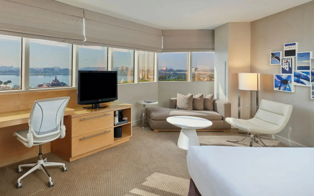 Corner Double Room with harbour view