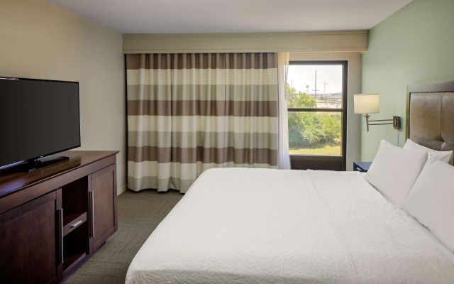 Mobility/Hearing Access Double Suite
