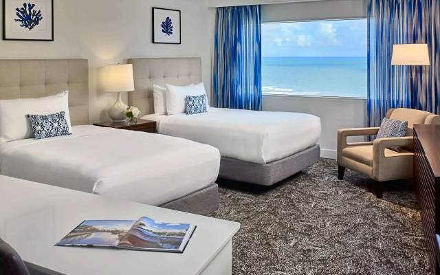 Superior Deluxe Ocean Curve Accessible Twin room