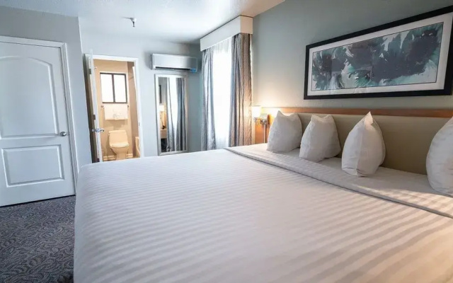 1 Bedroom Monarch Double Suite