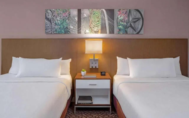 Deluxe Twin Guest room