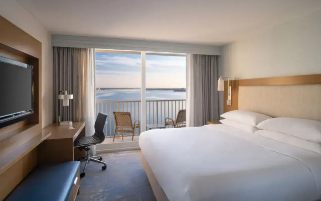 1 Bedroom 2 room High Floor View Double Suite with balcony and waterfront