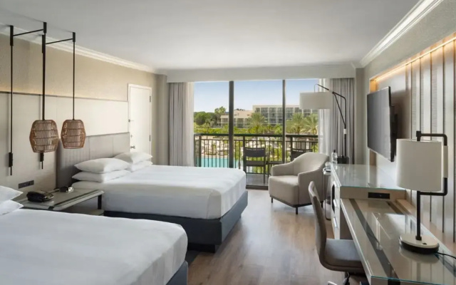 Pool-Laser Show view Twin Guest Room with balcony