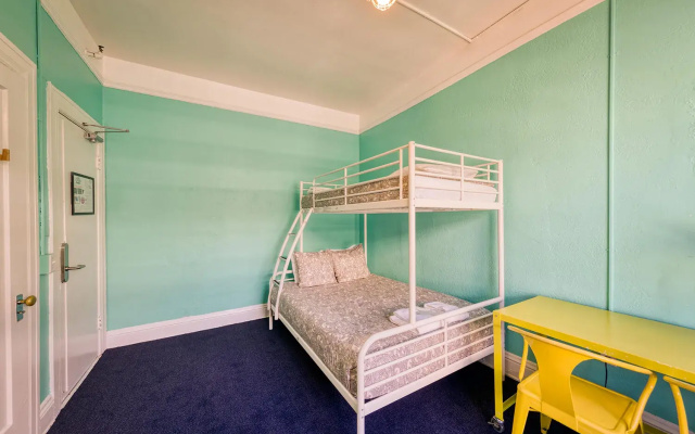 Private Economy room