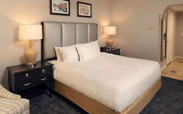 1 Bedroom Mobility/Hearing Accessible with Tub Double Suite