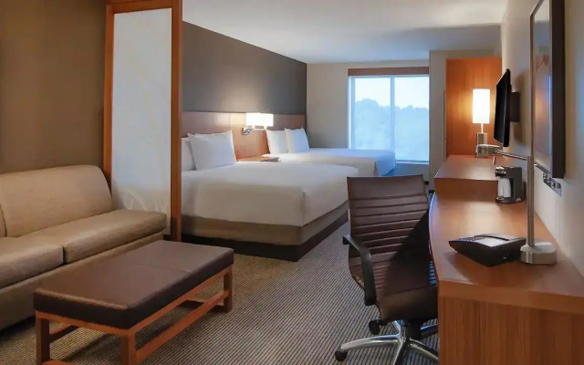 Twin room with sofa bed