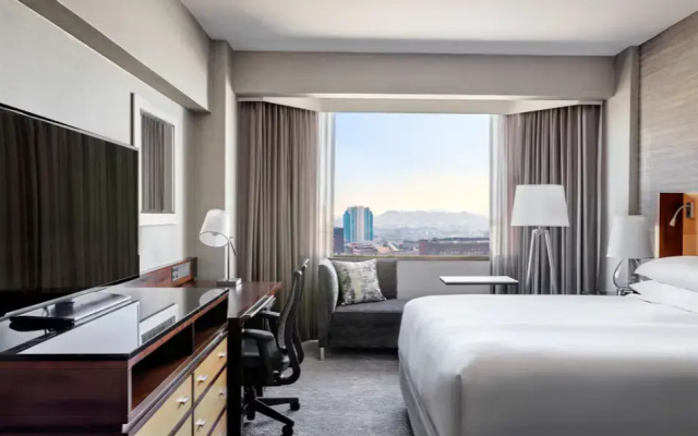 High Floor Double room with City or Bay view