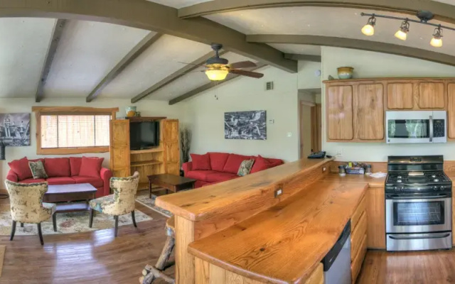 2 Bedrooms Riverbend Cabin
