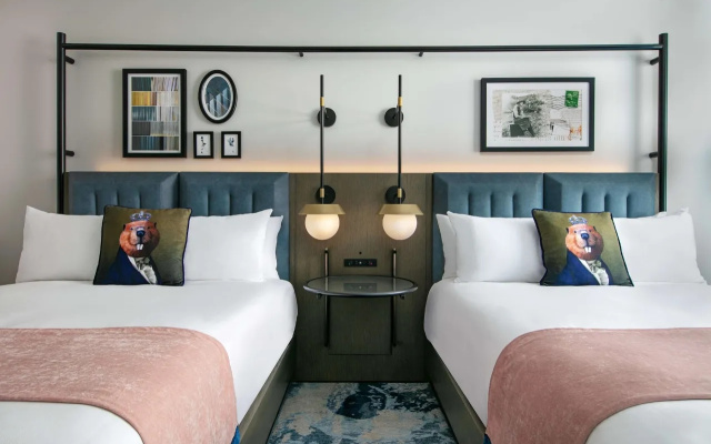 Deluxe Twin Premier room with city view