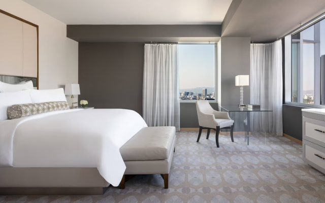 Executive Club Lounge Access Double Suite with city view